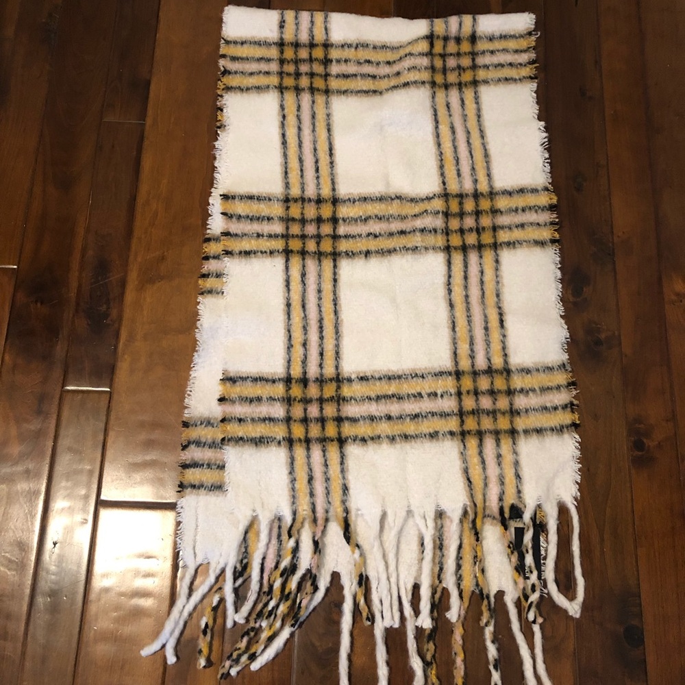 Steve Madden large blanket scarf never worn